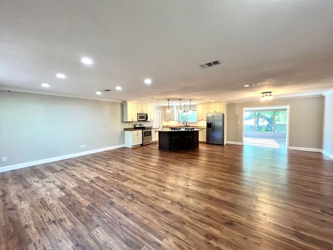 72 E Kathy Ln