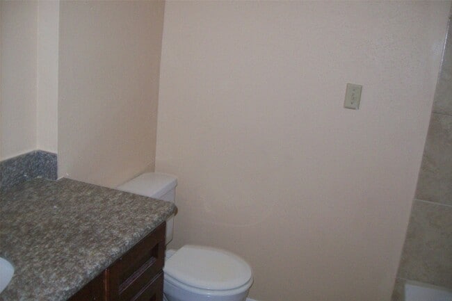 Building Photo - 10526 Crescent Moon Dr