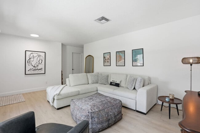 Photo - 578 100th Ave N Unidad SI FL1-ID1605273P