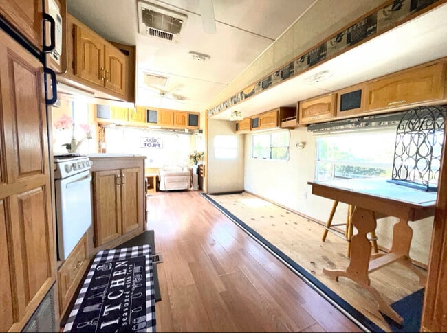 Photo - 1 E Middlefield Rd