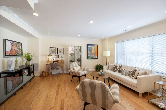 1BR, 1BA - 827SF - Living Room