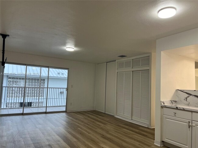 Building Photo - 195 Sunrise Dr Unit 6