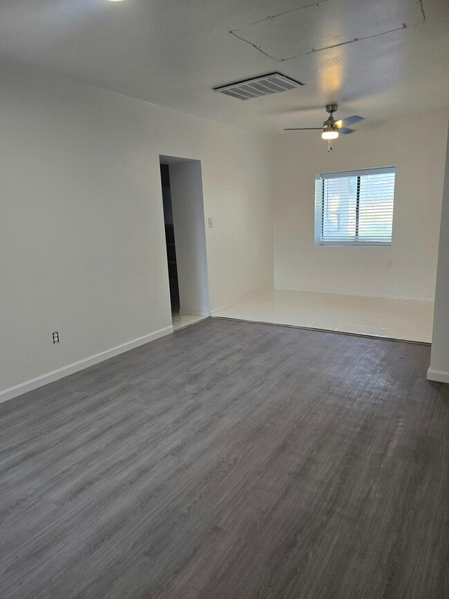 Photo - 300 S 5th St