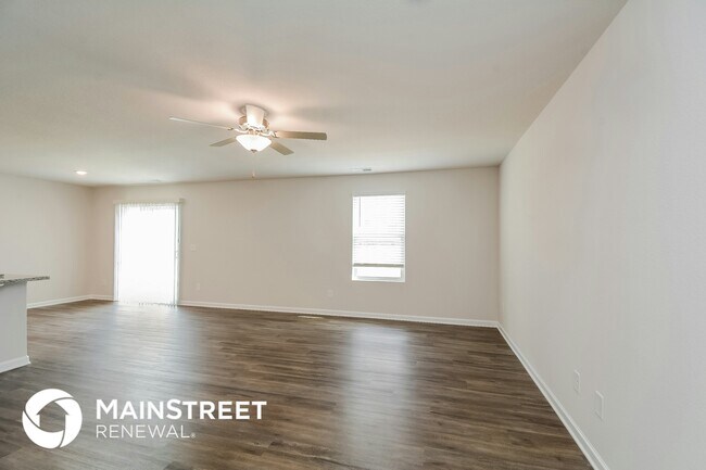 Photo - 348 Gourd St