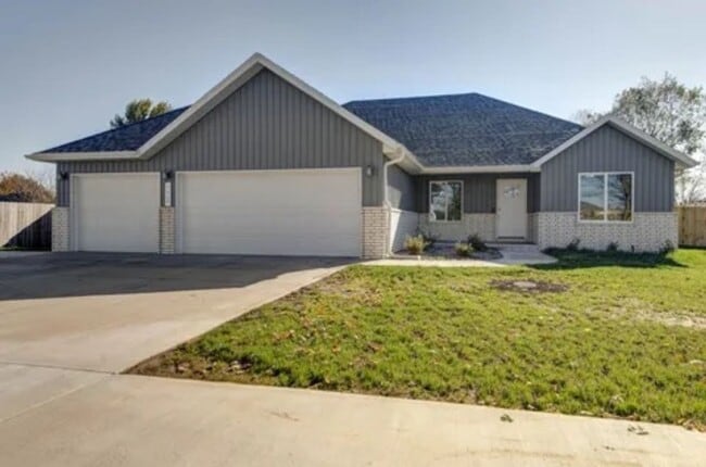 BRAND NEW 4 bedroom house in SW Springfield! - BRAND NEW 4 bedroom house in SW Springfield!