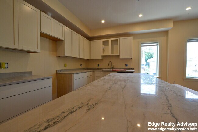 Building Photo - 10 Sparhawk St Unit A Rental