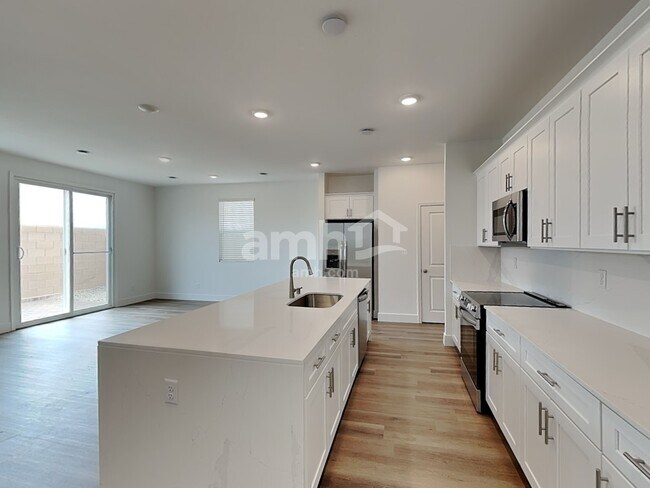Photo - 11111 Magallanes St