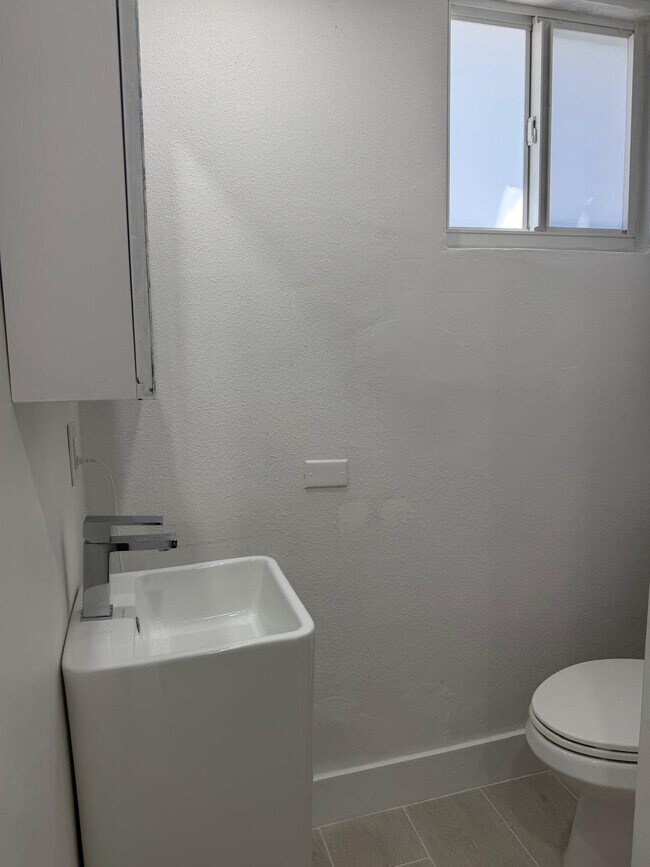 Photo - 14 Sunset Rd Unidad Studio