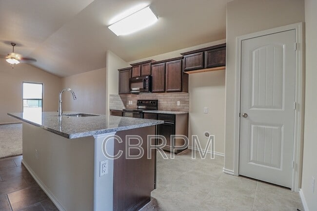 Photo - 7418 104th St