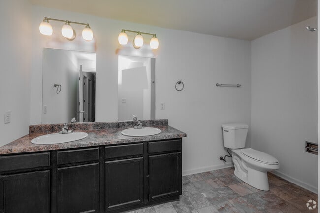 2BR, 1BA - 1,020SF - Bathroom - Layton 1900