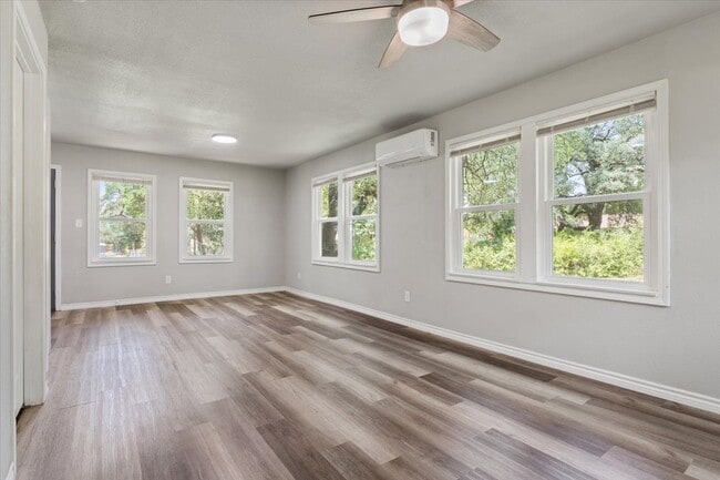 Photo - 800 W Avenue D Unit B