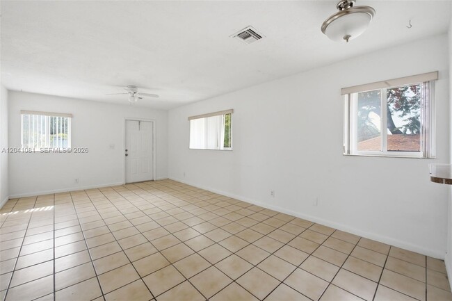 Photo - 7521 NW 1st Ave Unidad 7523