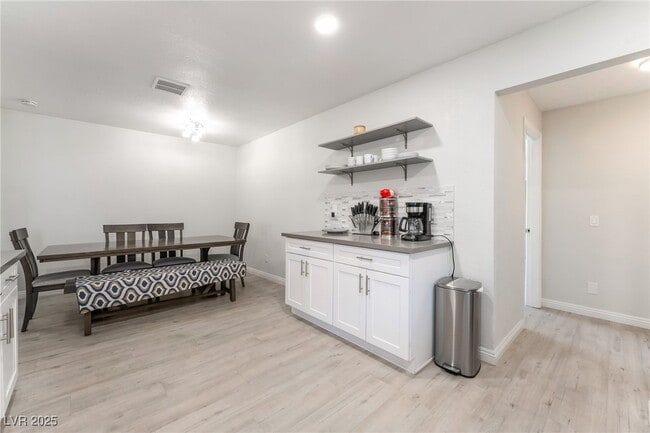 Building Photo - 3209 Kings Way Rental