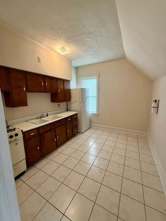 Photo - 910 S 6th Ave Unit Upper