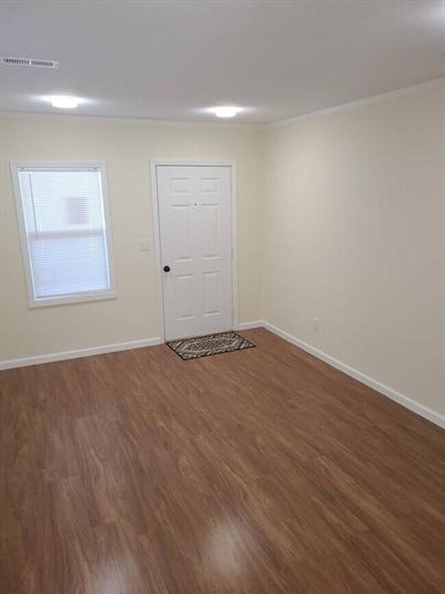 Photo - 1538 Longfield Ave