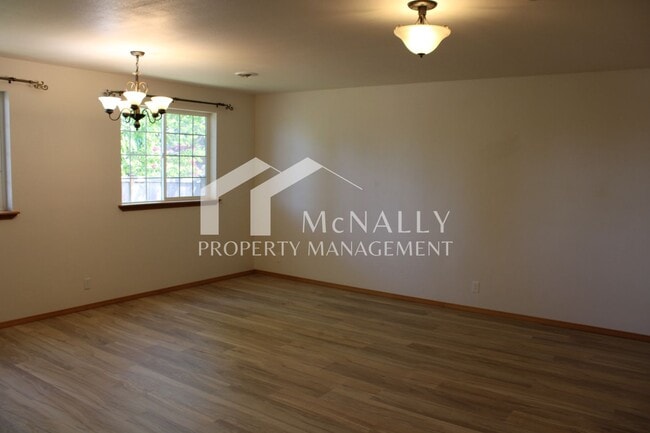 Photo - Charming 3 Bedroom Home with Fenced Yard & Detached Garage
