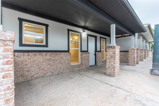 Building Photo - 2127 Maximilian St Unit 1 Rental