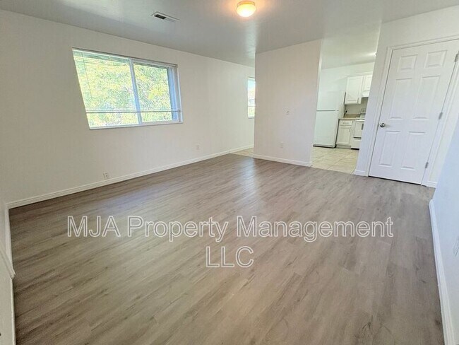 Photo - 2523 S Lakecrest Dr Unit 03