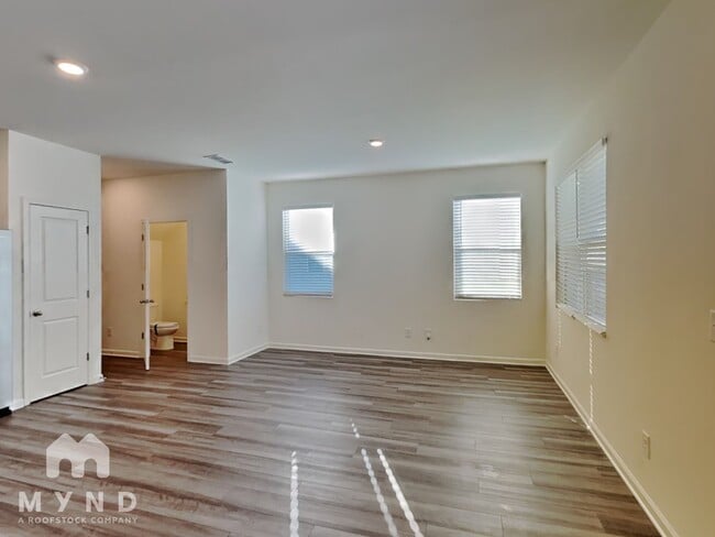 Photo - 2635 Coventry St SW