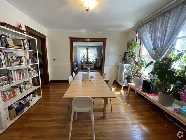 Building Photo - 78 Browne St Unit 2 Rental