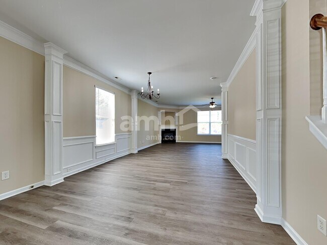 Photo - 533 Wrayhill Dr