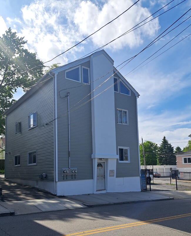 Building Photo - 284 Veazie St Unit 2 Rental