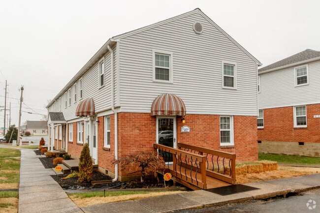 Building Photo - Lone Oak Villas