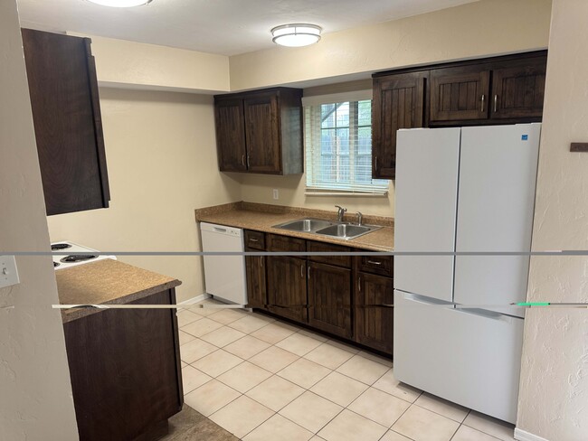 Building Photo - 198 N Santa Rita Ave Unit 198