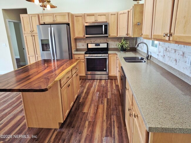 Photo - 711 N Park St