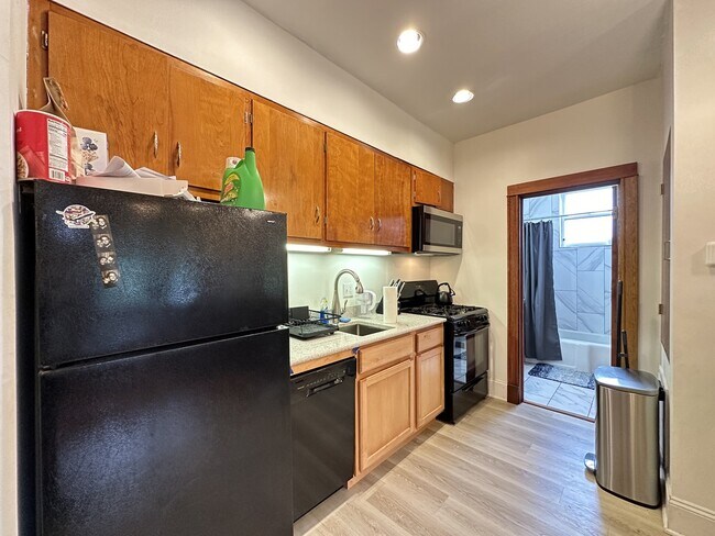 Photo - 2821 W Shakespeare Ave Apartments Unit 2