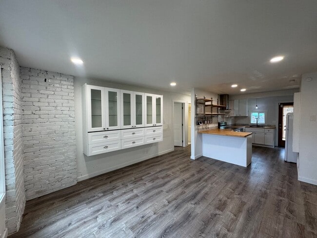 Photo - 527 S 50th St