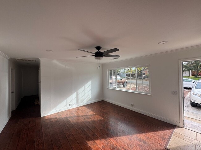 Photo - 677 Whyte Ave Unit 677 Whyte Avenue