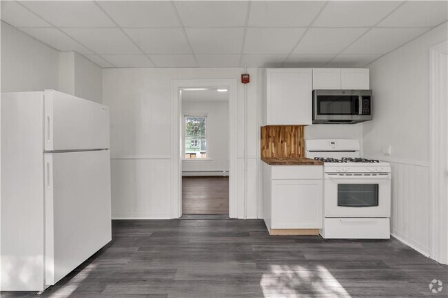 Building Photo - 458 High St Unit 2-L Rental