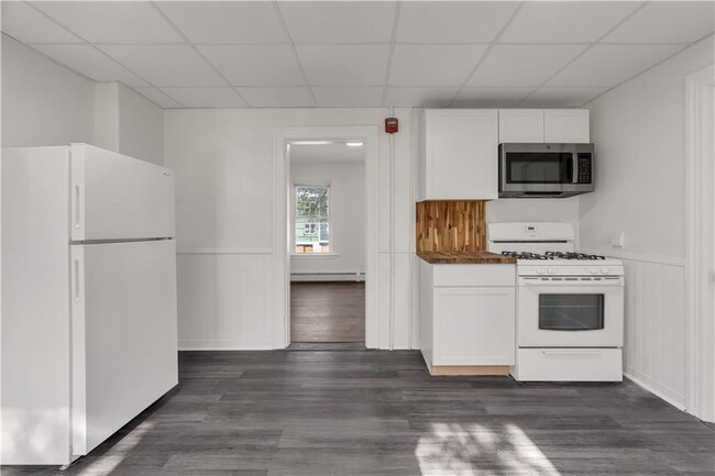 Photo - 458 High St Apartment Unit 2-L