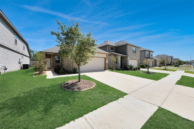 Photo - 17630 Holroyd Rd