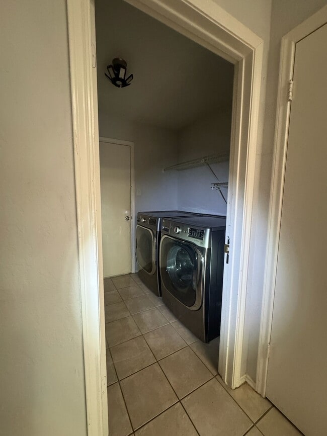 6918 Puerta Vista Ln