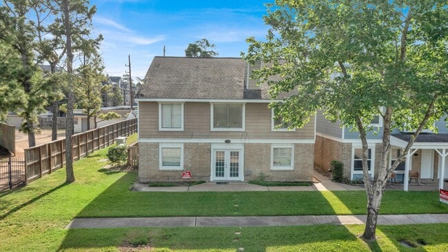 Photo - 770 Memorial Mews St