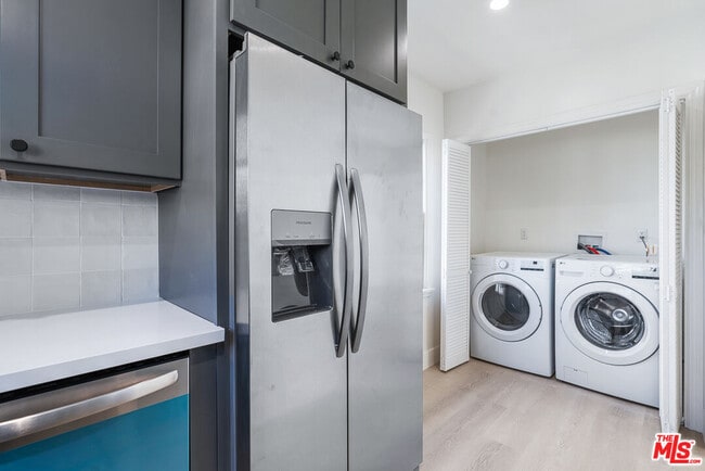 Photo - 9216 Alden Dr Unit 9