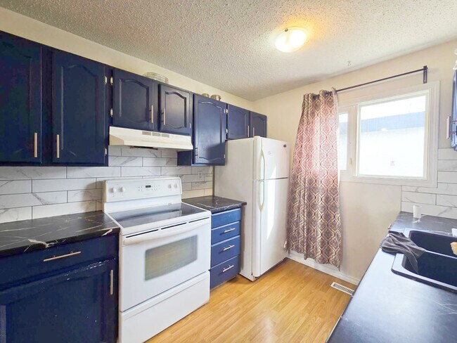 Photo - 11443-11422 22 Ave NW