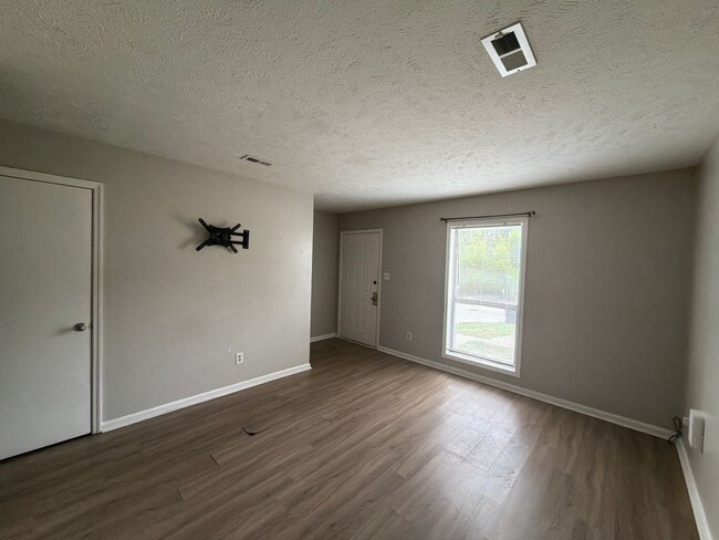 Photo - New Listing!