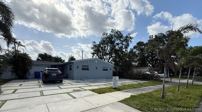 Photo - 3111 N 66th Ave