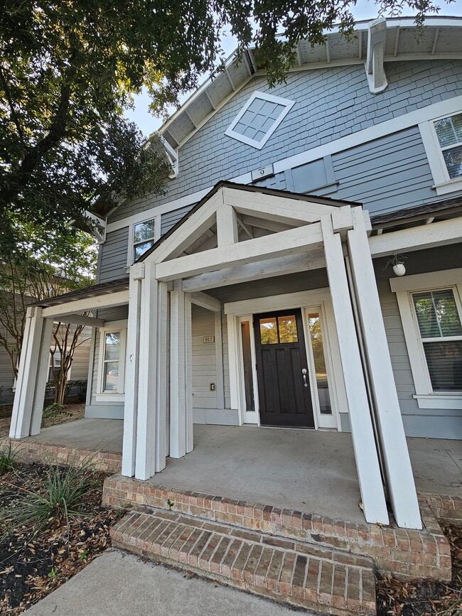 Front Entrance - 1725 Harvey Mitchell Pkwy S Unit 911