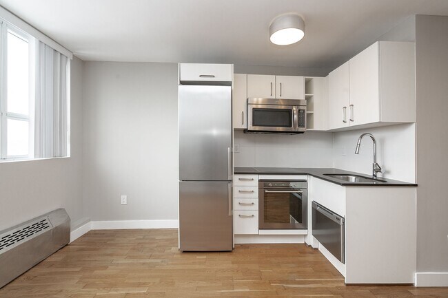 Building Photo - 730 St Clarens Ave Unit 1507A