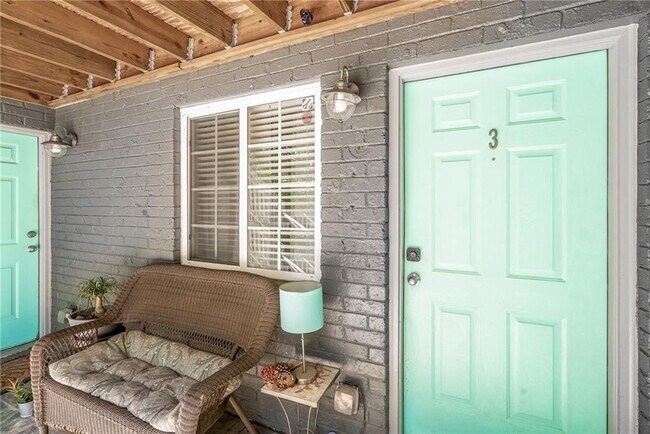 Photo - 210 Sampson St NE Unidad 3