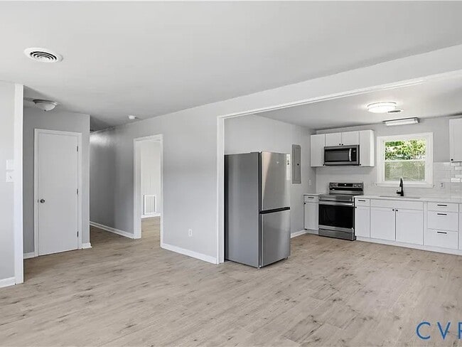 Building Photo - 3613 Creekwood Dr