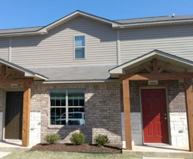 Coming Soon! 1 Bedroom 1.5 Bath Townhome f... - Coming Soon! 1 Bedroom 1.5 Bath Townhome f... Unit 18029 Loring Ln