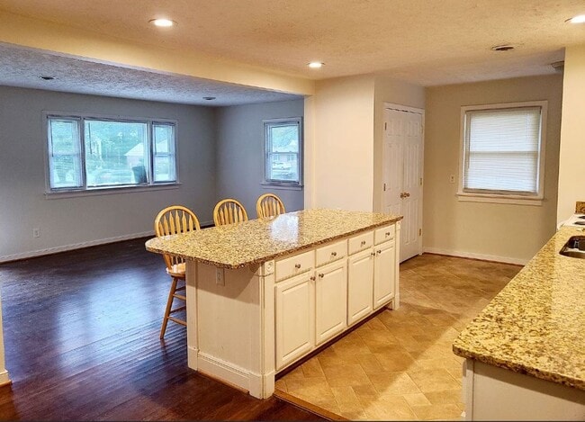 Photo - 320 Treva Rd