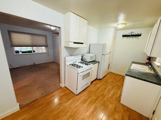 Photo - 2500 Elwood Ave