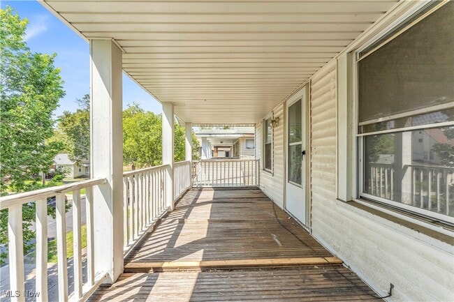 Building Photo - 16115 Arcade Ave Unit 2/UP