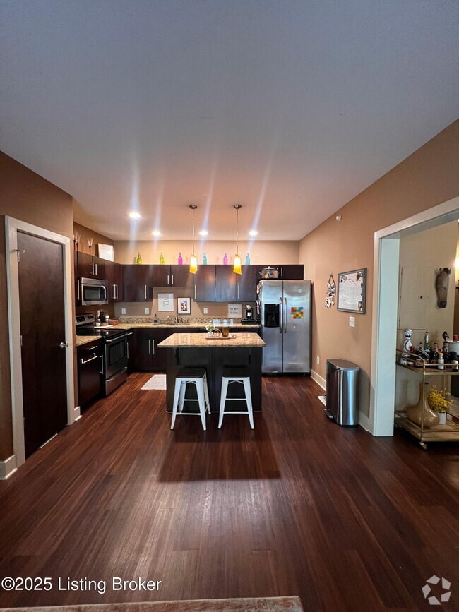 Building Photo - 830 E Main St Unit 201 Rental